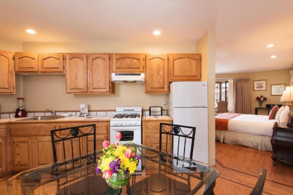 Mourelatos Lakeshore Resort image 18