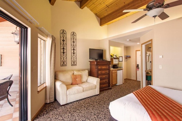 Mourelatos Lakeshore Resort image 22