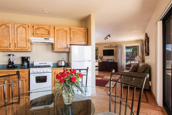 Mourelatos Lakeshore Resort image 27