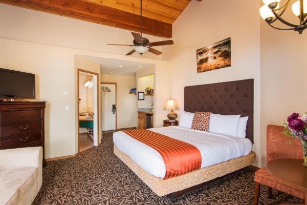 Mourelatos Lakeshore Resort image 9